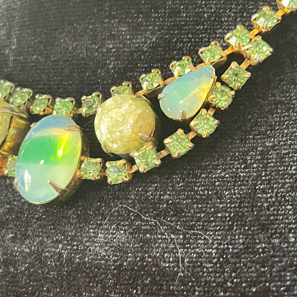 Vintage 1950s Green Rhinestones Blue Green White Glass Cabochons Necklace 14” - Picture 4 of 12
